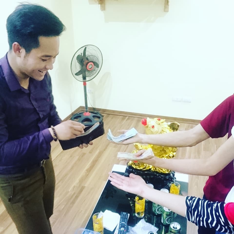 noi la lam giam doc thuong nong moi nhan vien 2 trieu dong khi u23 viet nam thang