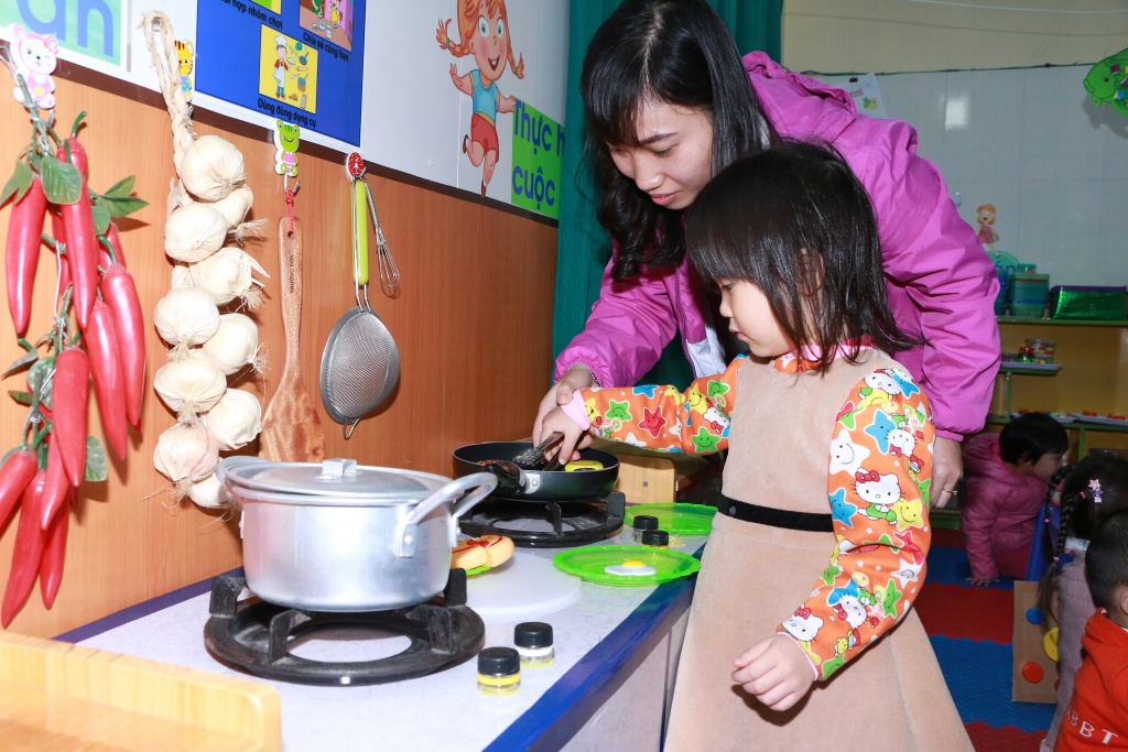 Bộ trưởng Phùng Xuân Nhạ: Tập trung vào việc 'trẻ học được gì' thay vì 'giáo viên dạy gì'? bo truong phung xuan nha tap trung vao viec tre hoc duoc gi thay vi giao vien day gi