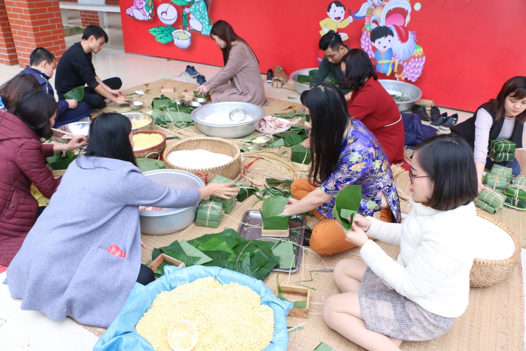 hang nghin hoc sinh ha noi tham gia goi banh chung lam tu thien dip tet nguyen dan 2019