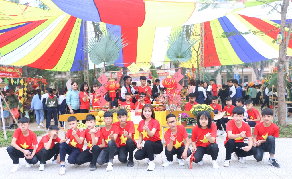 hang nghin hoc sinh ha noi tham gia goi banh chung lam tu thien dip tet nguyen dan 2019