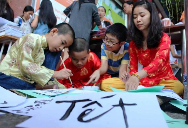 qua tet thay co cot o tam long