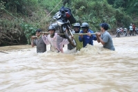 thuong tet co nen duoc quy dinh cung khi sua luat lao dong 2012