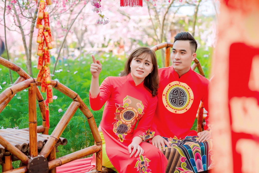 bo anh anh cong an ve tham ban gai vao dip tet tuyet dep don tim nguoi xem