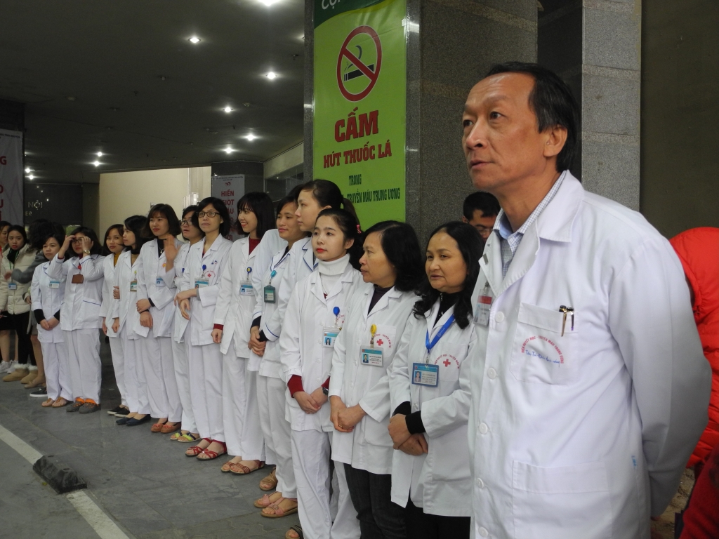 Viện Huyết học Truyền máu TW cho xe đưa bệnh nhân về tận quê ăn Tết vien huyet hoc truyen mau tw cho xe dua benh nhan ve tan que an tet