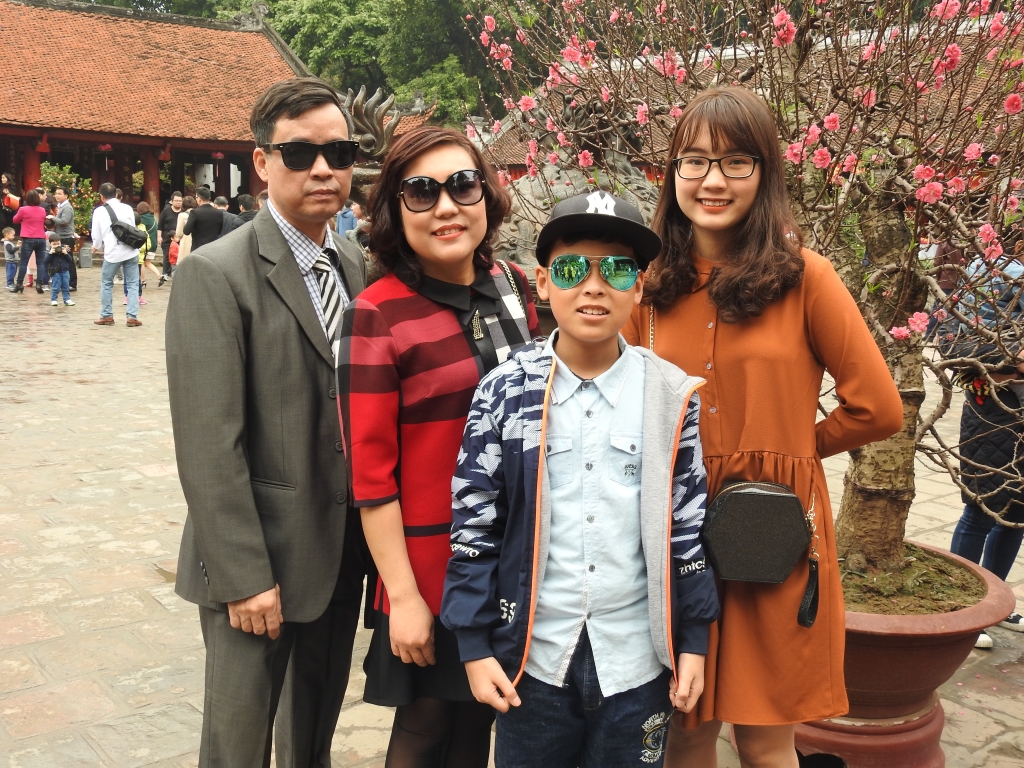 Mùng 1 Tết, hàng nghìn học sinh cuối cấp xếp hàng xin chữ ở Văn Miếu cầu đỗ đạt mung 1 tet hang nghin hoc sinh cuoi cap xep hang xin chu o van mieu cau do dat