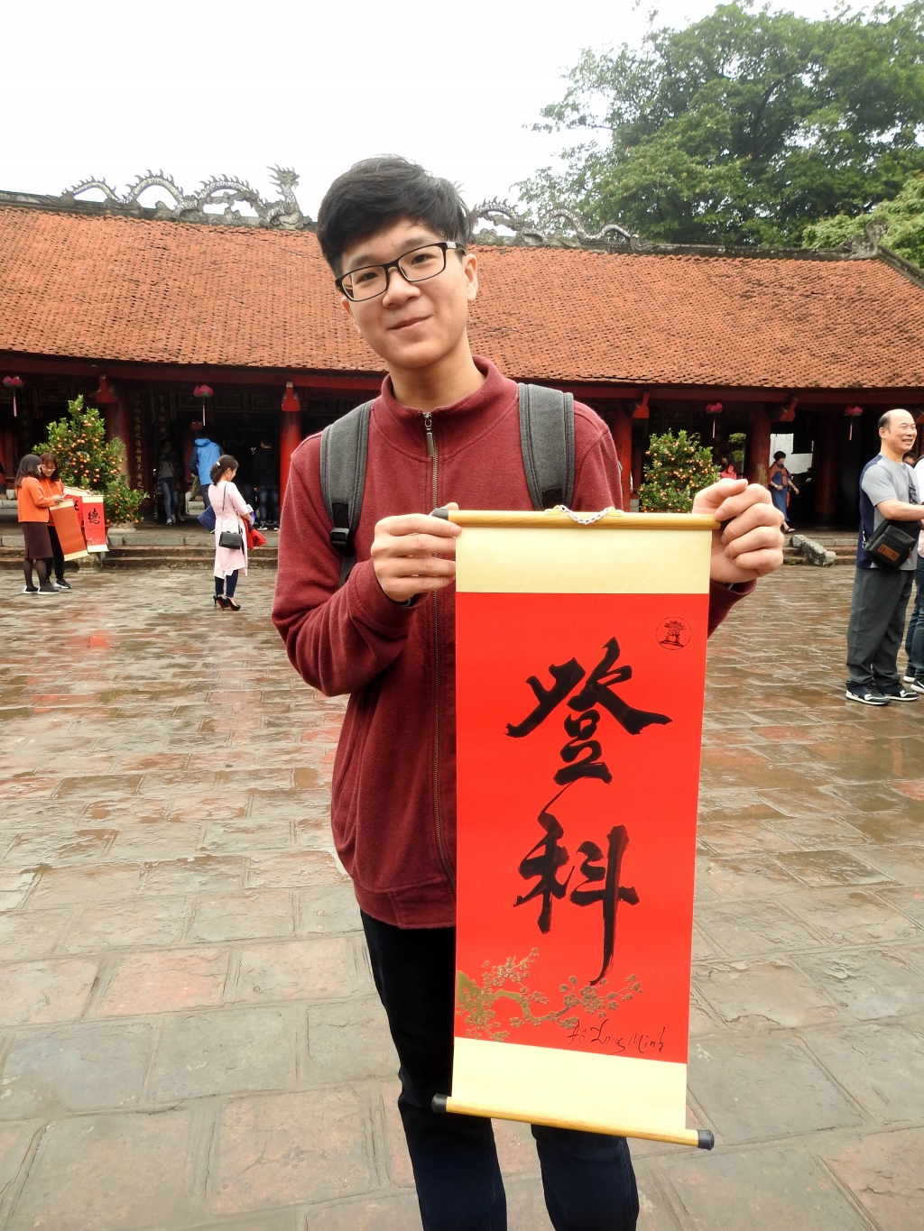 mung 1 tet hang nghin hoc sinh cuoi cap xep hang xin chu o van mieu cau do dat