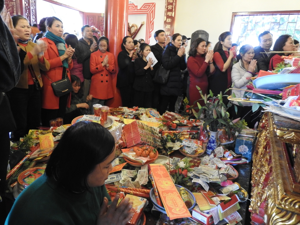 Những hình ảnh đẹp về cảnh người dân nô nức đi lễ cầu an trong ngày mùng 1 Tết nhung hinh anh dep ve canh nguoi dan no nuc di le cau an trong ngay mung 1 tet