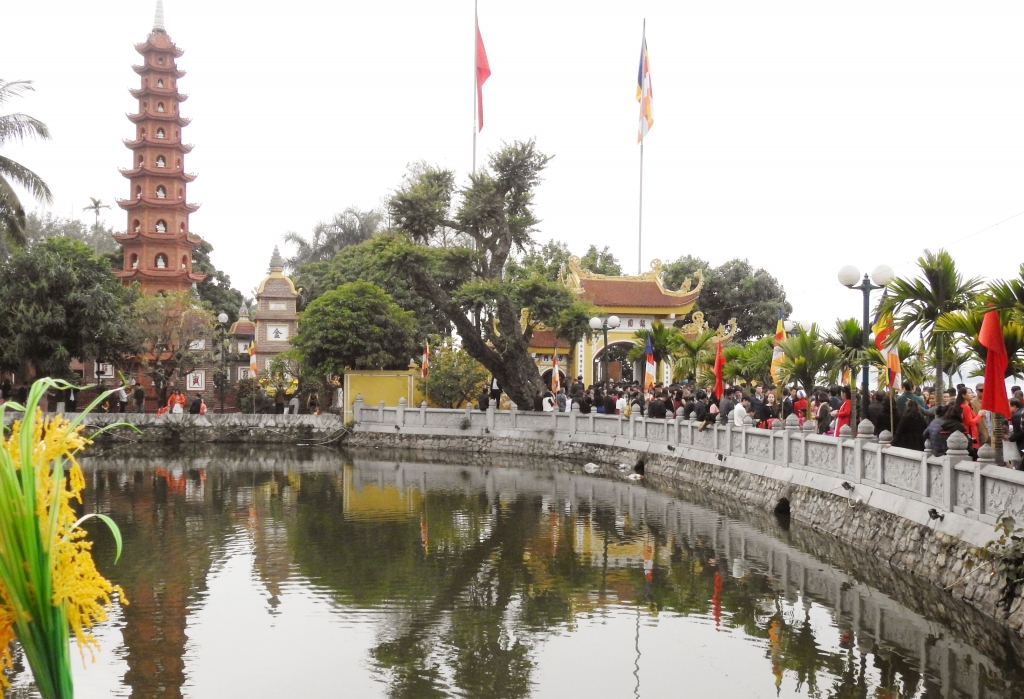 nguoi dan di chua tha ca phong sinh ra van mieu so hac dong de cau may