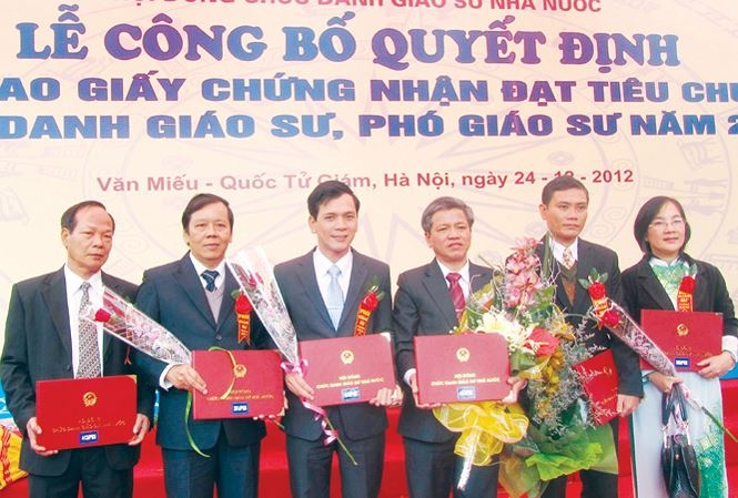 phong giao su cho quan chuc nen khong