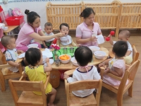 dich vu mat xa dap mat cho hoc sinh mam non gay xon xao