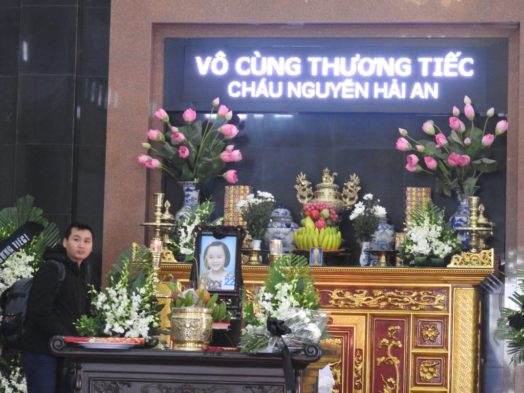 tu viec be gai 7 tuoi hien giac mac kho khan gi neu sua luat de tre duoi 18 tuoi duoc hien tang