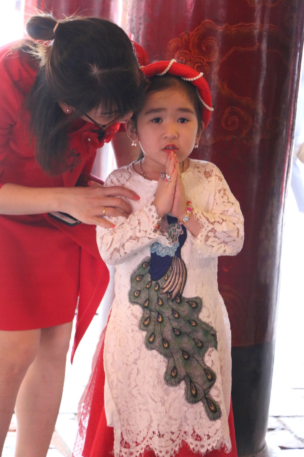 mung 1 tet gioi tre ha noi xep hang dai o van mieu xin chu cau may dau nam moi