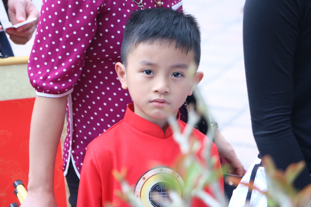 mung 1 tet gioi tre ha noi xep hang dai o van mieu xin chu cau may dau nam moi