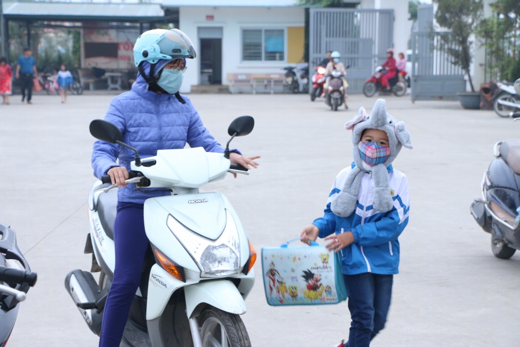 Ngày đầu đi học sau kì nghỉ Tết, học sinh mếu máo đòi ở nhà nghỉ thêm ngay dau di hoc sau ki nghi tet hoc sinh meu mao doi o nha nghi them