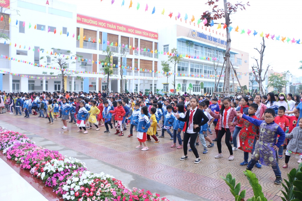 Ngày đầu đi học sau kì nghỉ Tết, học sinh mếu máo đòi ở nhà nghỉ thêm ngay dau di hoc sau ki nghi tet hoc sinh meu mao doi o nha nghi them
