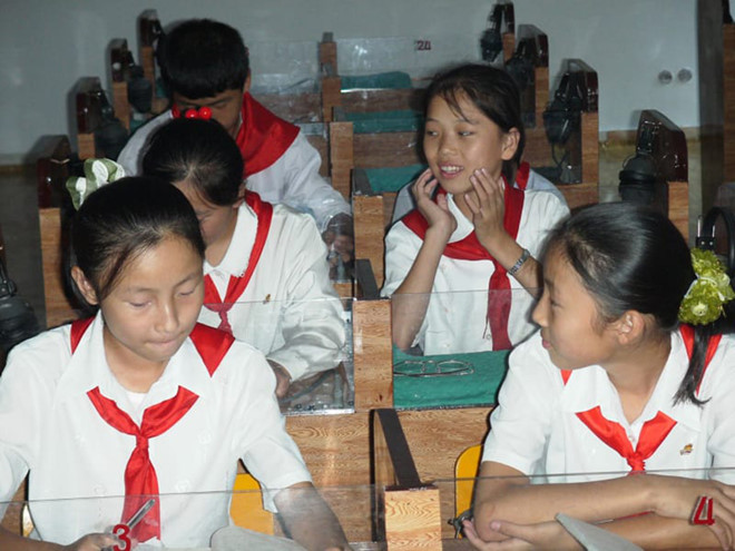 truong hoc o trieu tien day gi cho the he tre