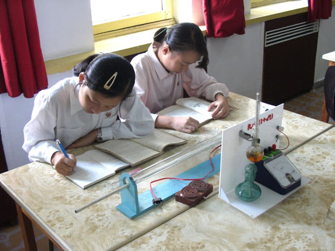 truong hoc o trieu tien day gi cho the he tre