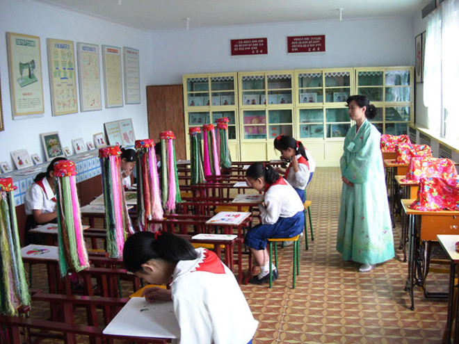 truong hoc o trieu tien day gi cho the he tre