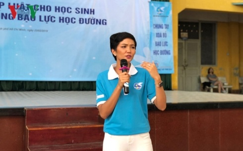 hoa hau hhen nie noi chuyen ve bao luc hoc duong voi hoc sinh