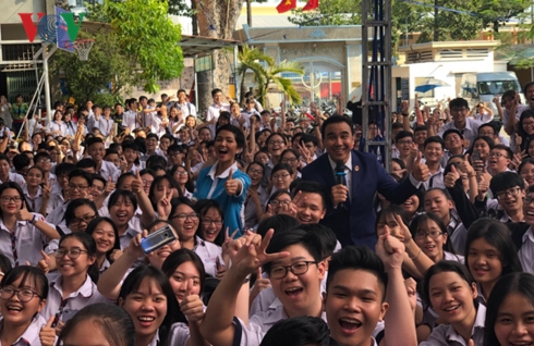 hoa hau hhen nie noi chuyen ve bao luc hoc duong voi hoc sinh