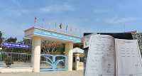 thay giao danh hoc sinh veo cot song o an giang co the doi dien voi muc xu li ra sao