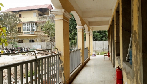 Cận cảnh những lớp học không cửa, quây bạt ở trường THCS Thụy Phương can canh nhung lop hoc khong cua quay bat chan gio o truong thcs thuy phuong