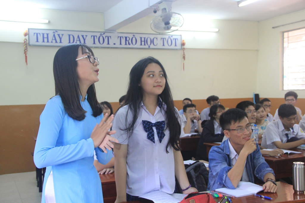 dong vai nguoi thay de hieu ve nghe giao