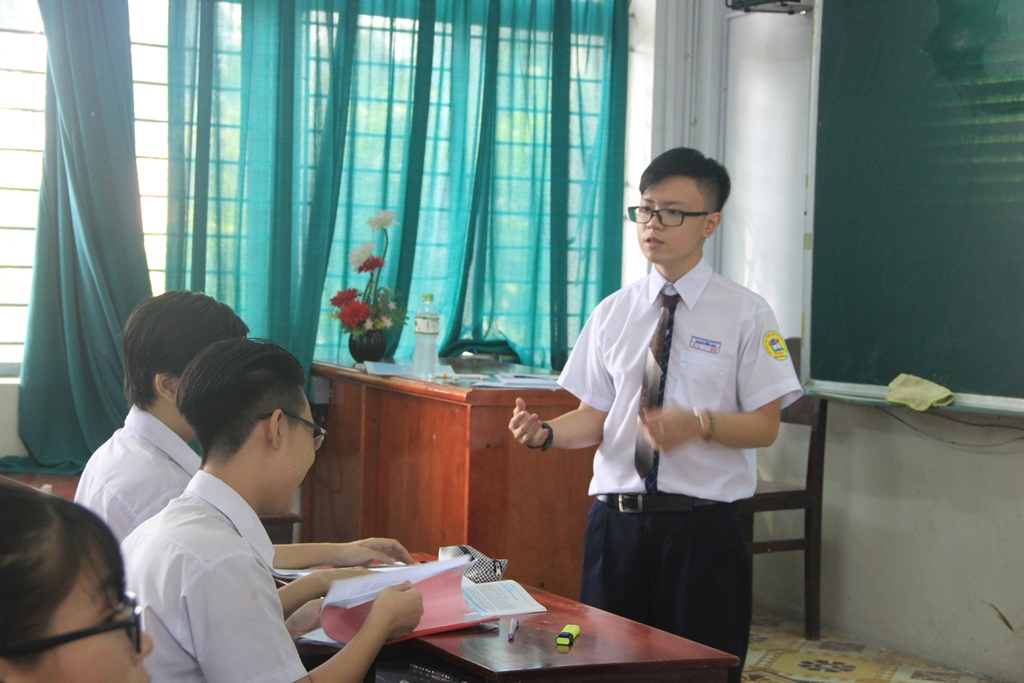 dong vai nguoi thay de hieu ve nghe giao