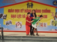 co giao hoa than lam chi hang chu cuoi sieu quay tre tu tay lam banh don trung thu