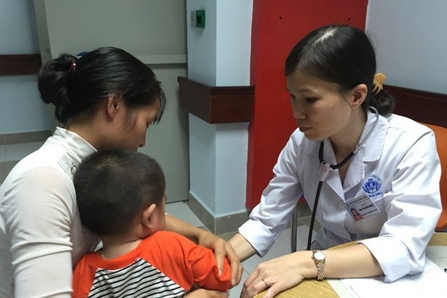 bo tu phap can tuyt coi quy dinh dua con duoi 6 tuoi di kham bo me phai mang chung minh thu
