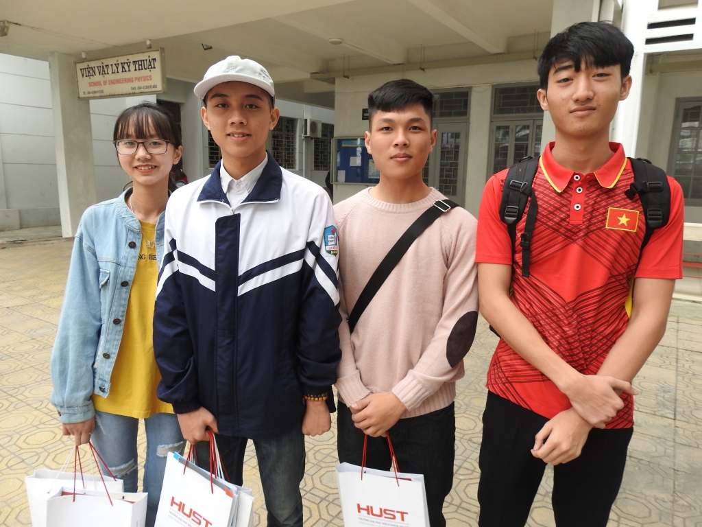 Thí sinh đặc biệt quan tâm tới tỉ lệ sinh viên có việc làm sau khi tốt nghiệp thi sinh dac biet quan tam toi ti le sinh vien co viec lam sau khi tot nghiep