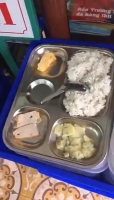 co gai nau nhung bua trua van phong 20 nghin dong nhin don gian nhung ai cung muon an