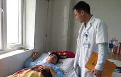 Bộ GD&ĐT chỉ đạo làm rõ vụ thầy giáo ở Nghệ An bị đánh dập sống mũi tại trường
