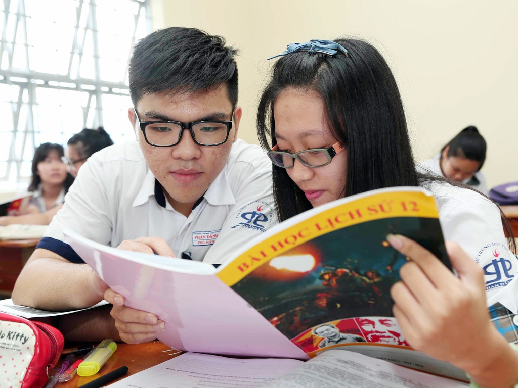 bi quyet on luyen cua chang nam sinh do hoa nhung lai dam me lich su