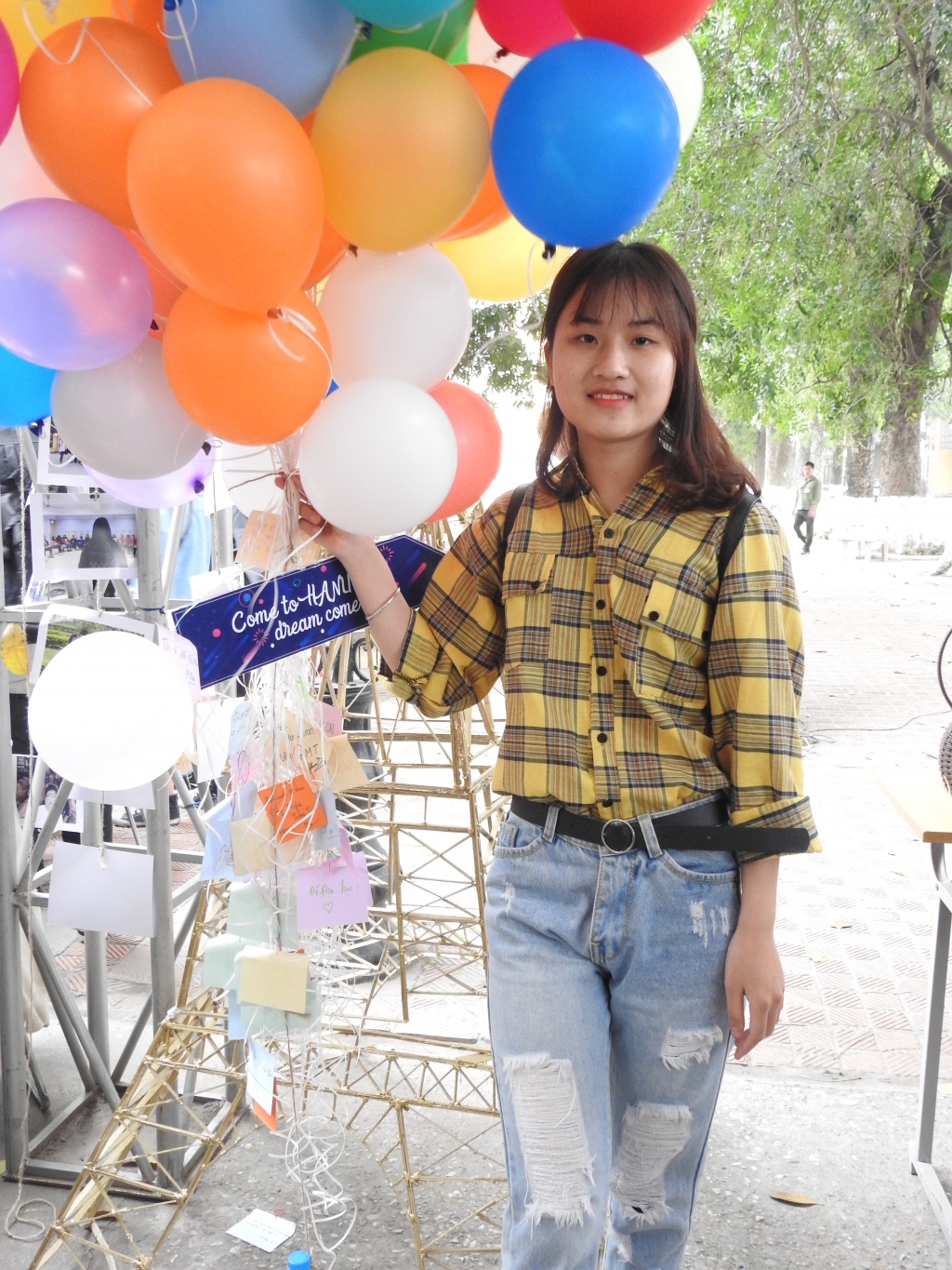 ngay hoi tuyen sinh thi sinh hoi ki ve co hoi viec lam neu hoc tai dai hoc ha noi