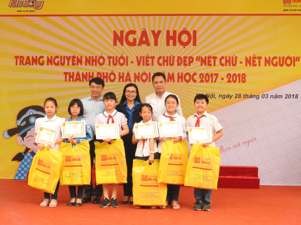 Học sinh Hà Nội hào hứng trong 'Ngày hội Trạng Nguyên nhỏ tuổi' năm học 2017 - 2018 hoc sinh ha noi hao hung trong ngay hoi trang nguyen nho tuoi nam hoc 2017 2018
