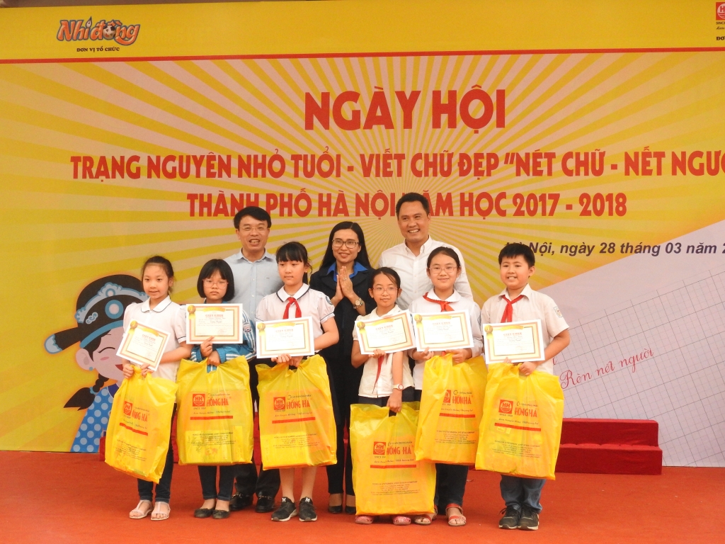 hoc sinh ha noi hao hung trong ngay hoi trang nguyen nho tuoi nam hoc 2017 2018