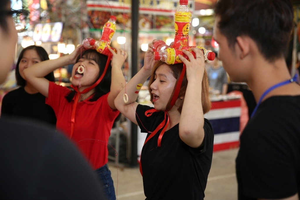 gioi tre sai gon cung cac ngoi sao vpop quay tung tai le hoi choi hang nong