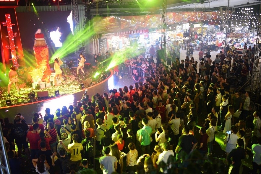 gioi tre sai gon cung cac ngoi sao vpop quay tung tai le hoi choi hang nong