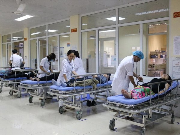 quang ninh 12 du khach trung quoc phai cap cuu vi ngo doc