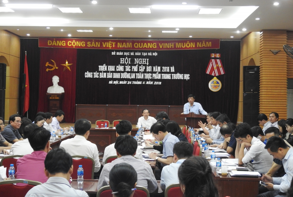 nhieu nu sinh thcs ngai hoc boi vi phai mac ao tam truoc mat ban be