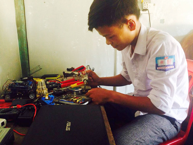 gap cau hoc tro ngheo doat giai nhi cuoc thi sang tao khkt toan mien bac