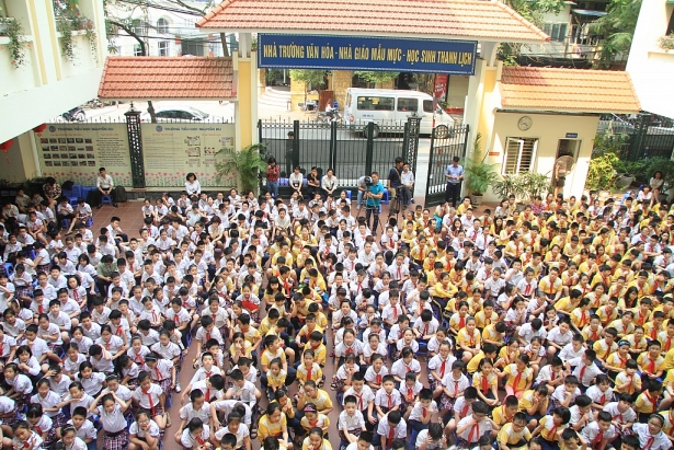 ts vu thu huong neu con bi bat nat hay dua 10 goi keo de con chia cho cac ban