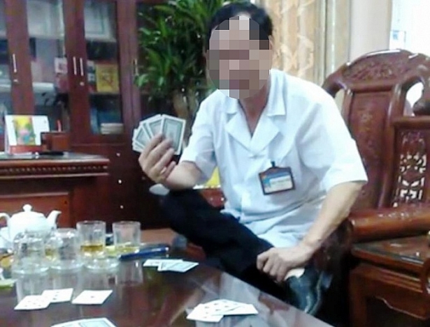 ninh binh cong an dieu tra vu giam doc bv gia vien danh bac