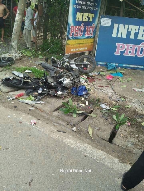 xe tai phong nhu bay can nat xe may mot chau be nguy kich
