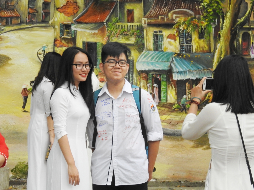 'Muôn sắc thái' của học trò Trường THPT Việt Đức trong ngày chia tay muon sac thai cua hoc tro truong thpt viet duc trong ngay chia tay