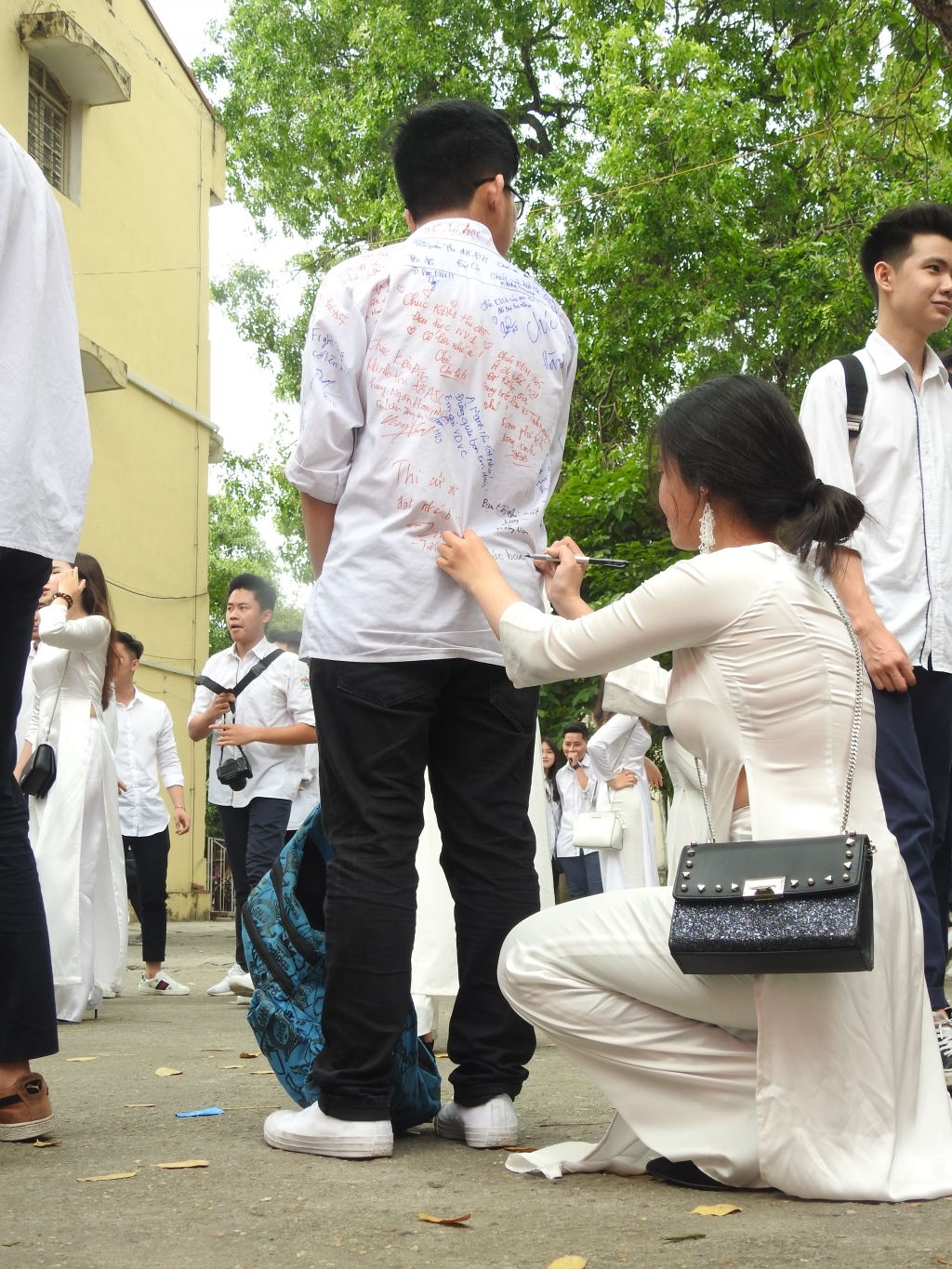 'Muôn sắc thái' của học trò Trường THPT Việt Đức trong ngày chia tay muon sac thai cua hoc tro truong thpt viet duc trong ngay chia tay