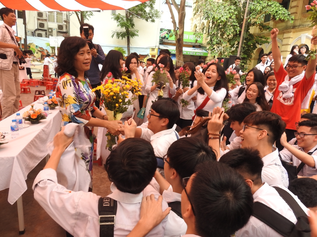 'Muôn sắc thái' của học trò Trường THPT Việt Đức trong ngày chia tay muon sac thai cua hoc tro truong thpt viet duc trong ngay chia tay
