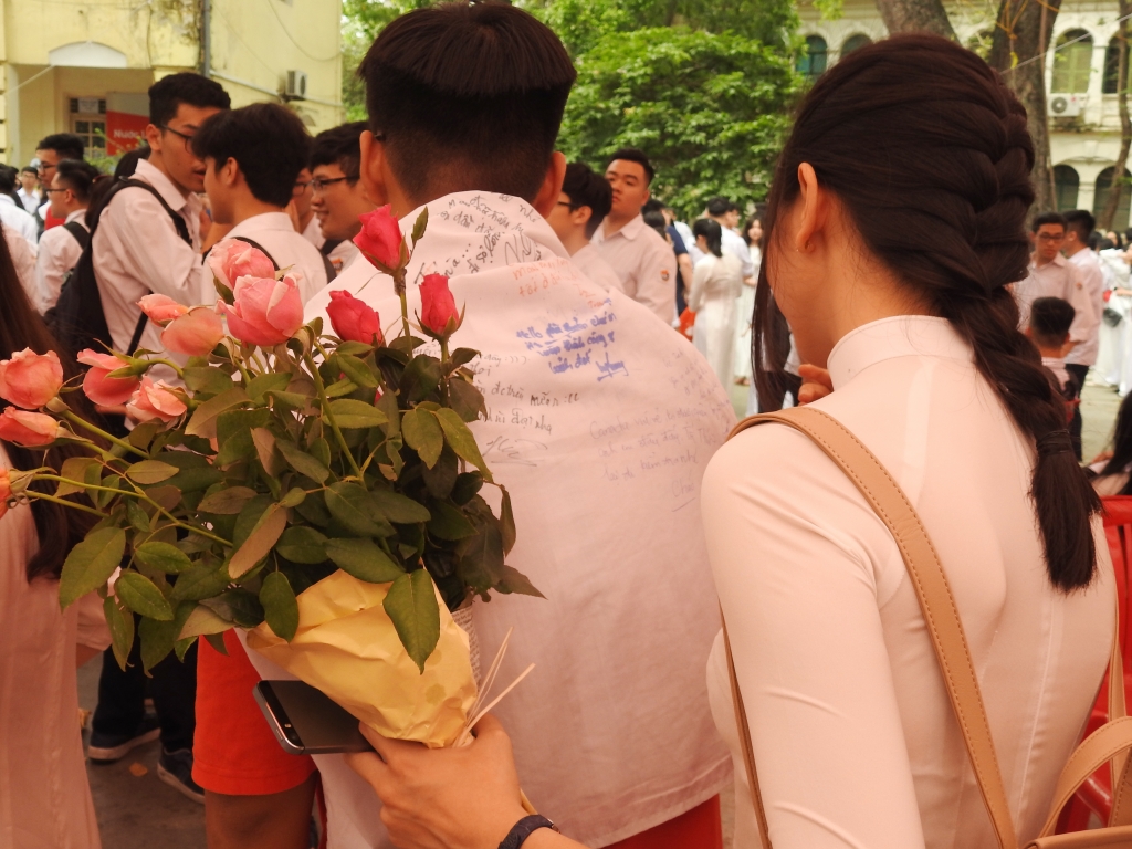 muon sac thai cua hoc tro truong thpt viet duc trong ngay chia tay