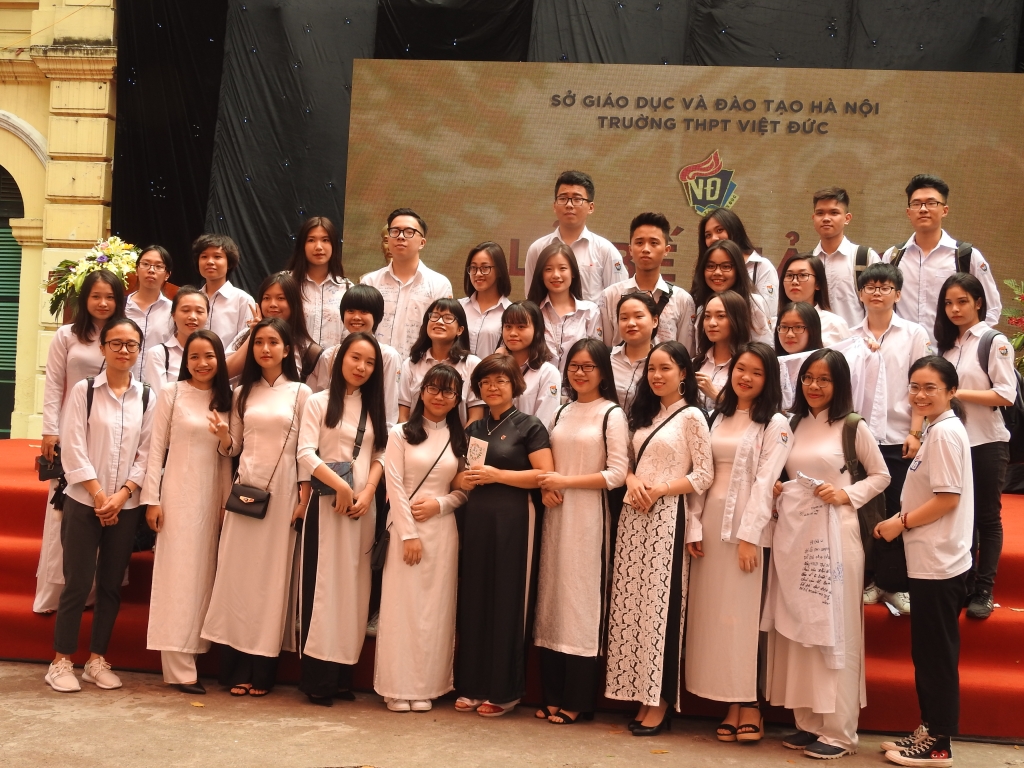 'Muôn sắc thái' của học trò Trường THPT Việt Đức trong ngày chia tay muon sac thai cua hoc tro truong thpt viet duc trong ngay chia tay